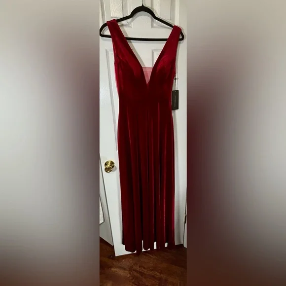 NWT COCOMELODY SZ 6 DEEP RED Velvet V Neckline With An A-Line Silhouette - Picture 8 of 9